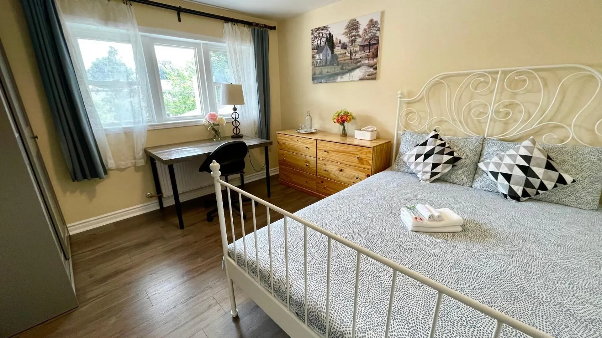 Homestay Bright&Modern Space Perfect For Couple And Family Step To Public Transit In Toronto Canada