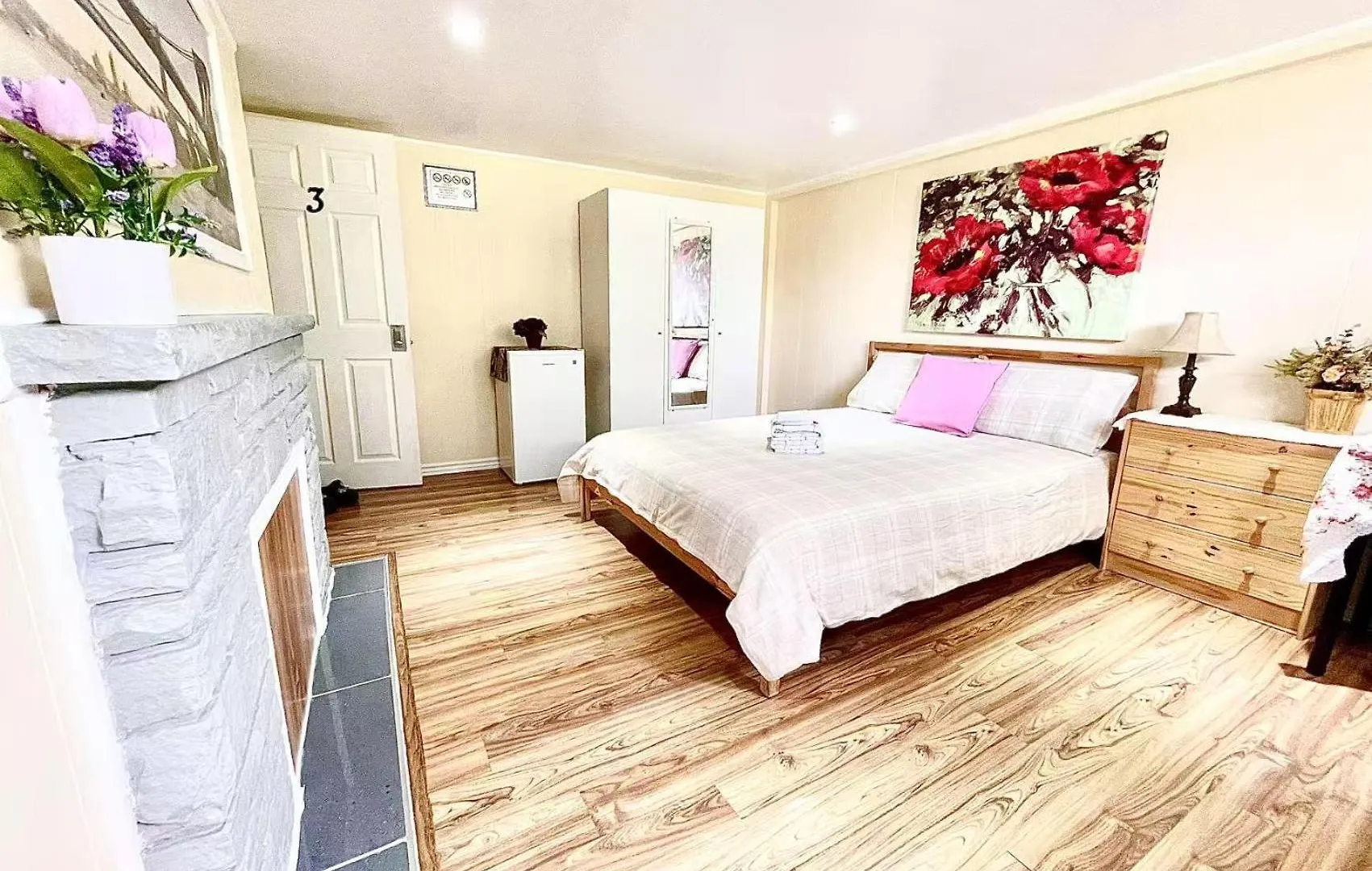 Bright&Modern Space Perfect For Couple And Family Step To Public Transit In Toronto 0*,