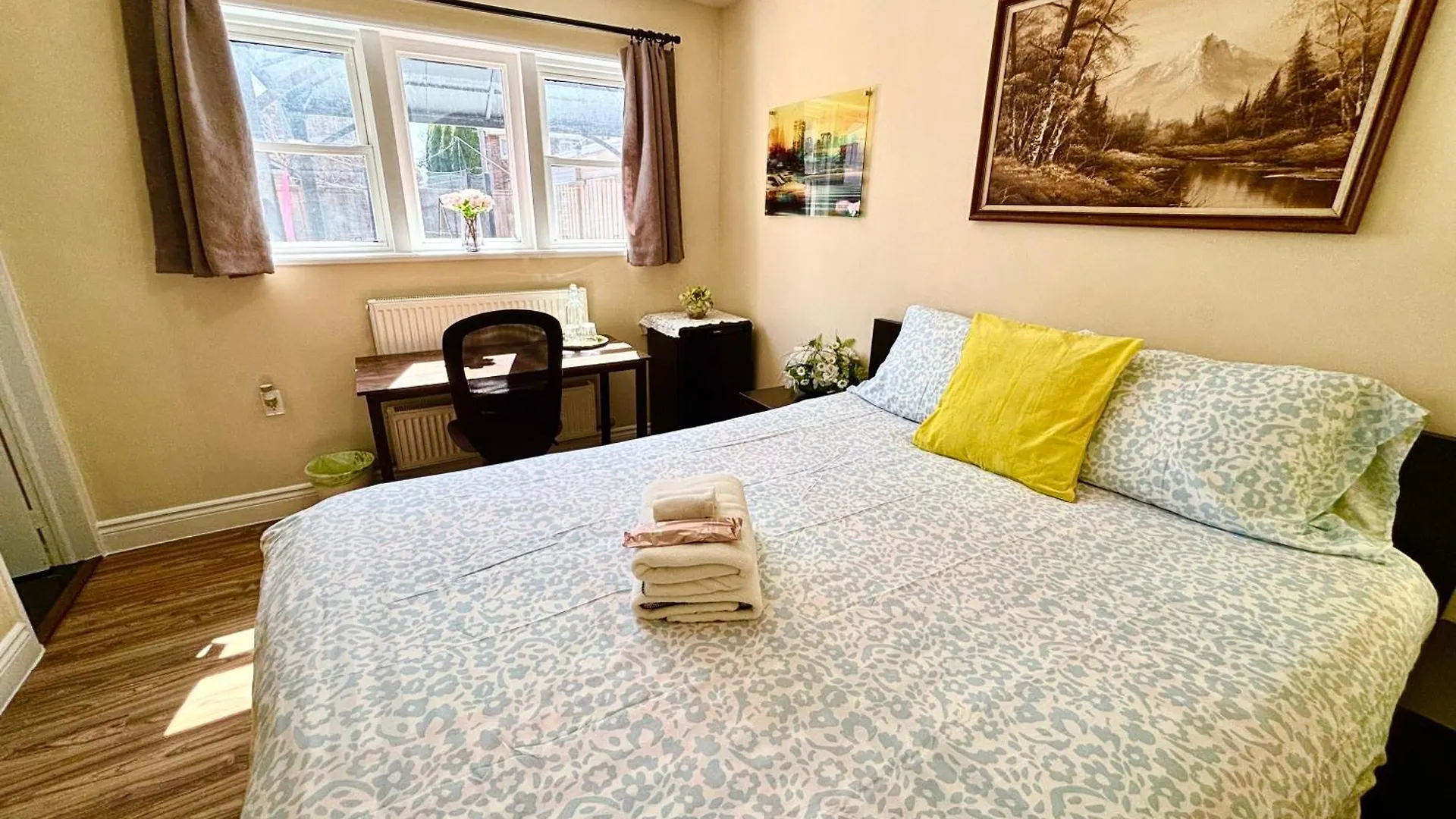 Bright&Modern Space Perfect For Couple And Family Step To Public Transit In Toronto Homestay