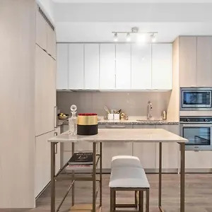 https://brand-new-highrise-condo-steps-away-frm-cn-tower.niagara-fallshotels.com