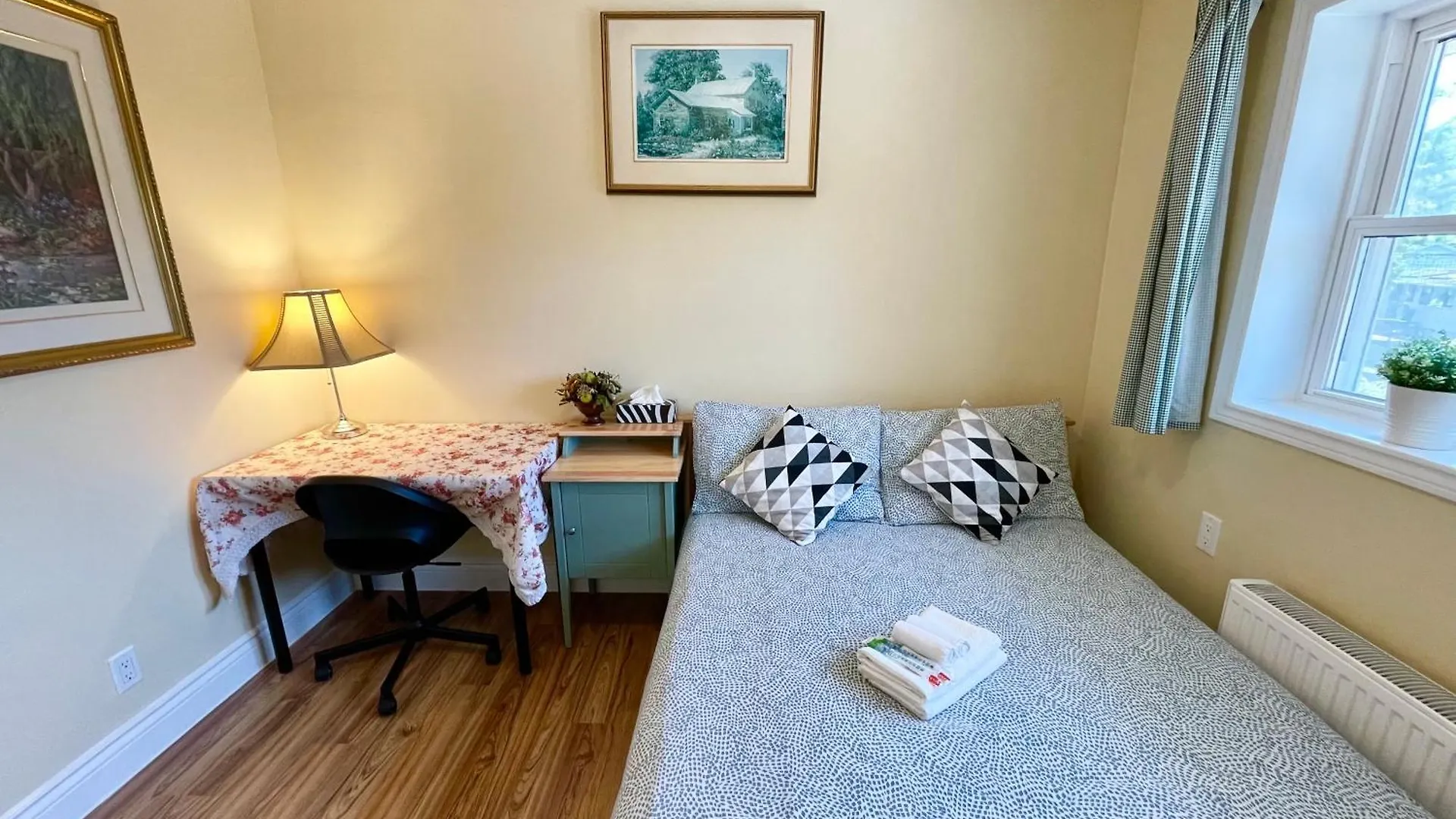 Bright&Modern Space Perfect For Couple And Family Step To Public Transit In Toronto 0*,