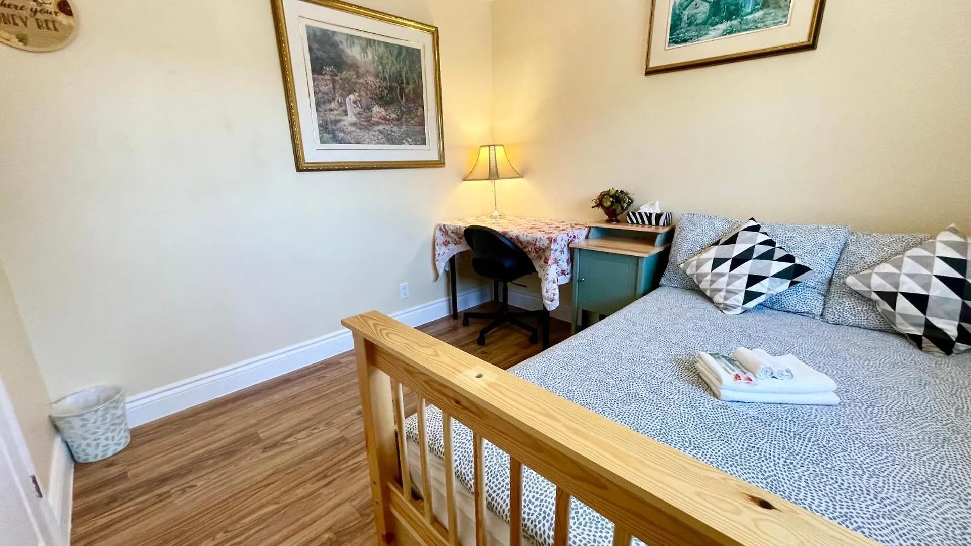 Bright&Modern Space Perfect For Couple And Family Step To Public Transit In Toronto Homestay