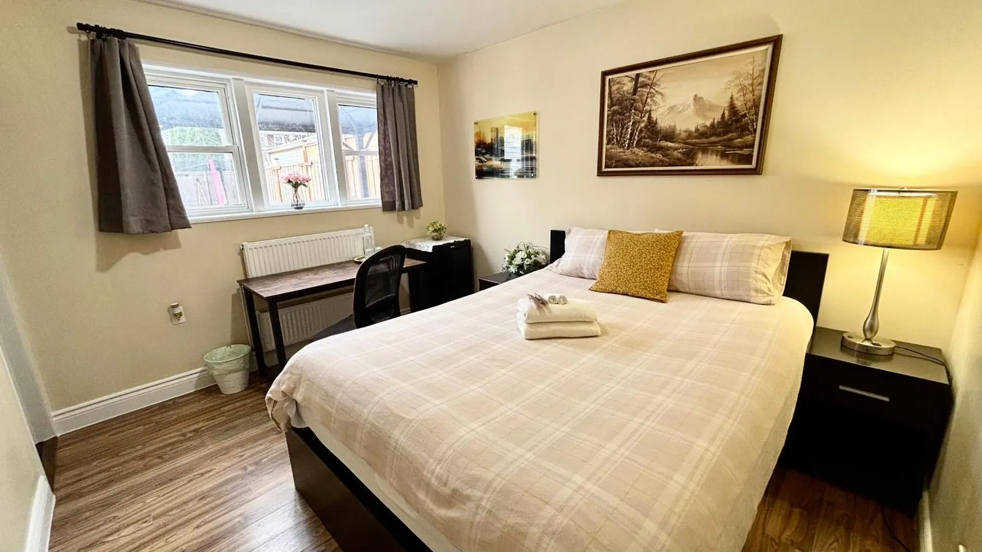 Bright&Modern Space Perfect For Couple And Family Step To Public Transit In Toronto Homestay