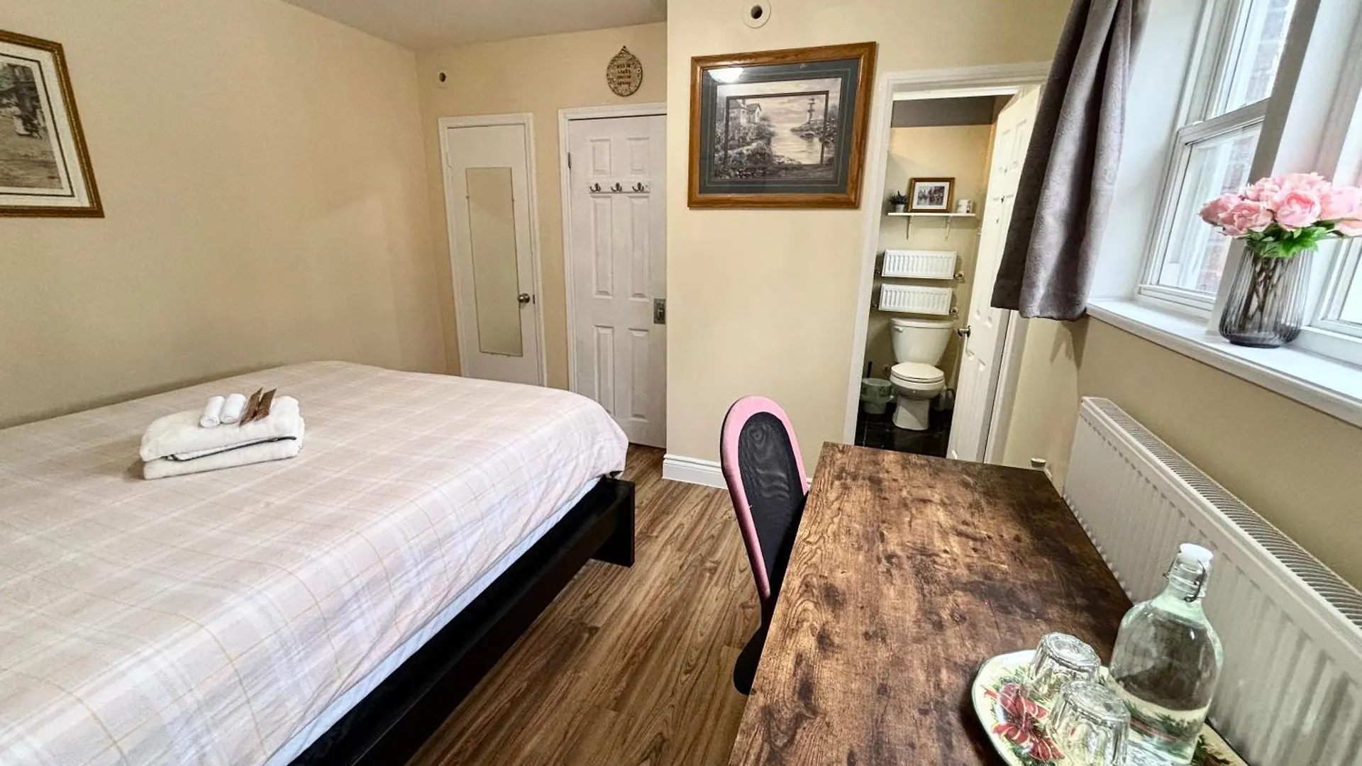 Homestay Bright&Modern Space Perfect For Couple And Family Step To Public Transit In Toronto Canada